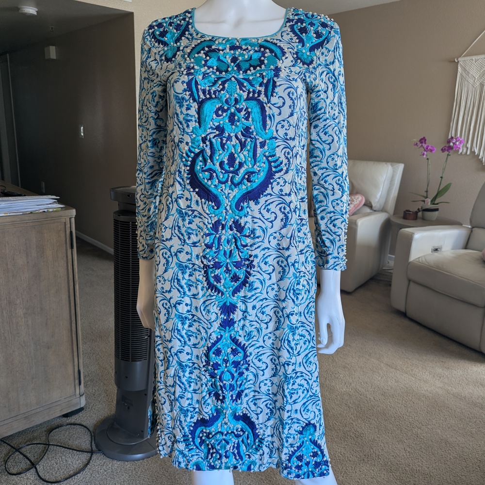 Elegant Blue Patterned Dress - Picture 2 of 10